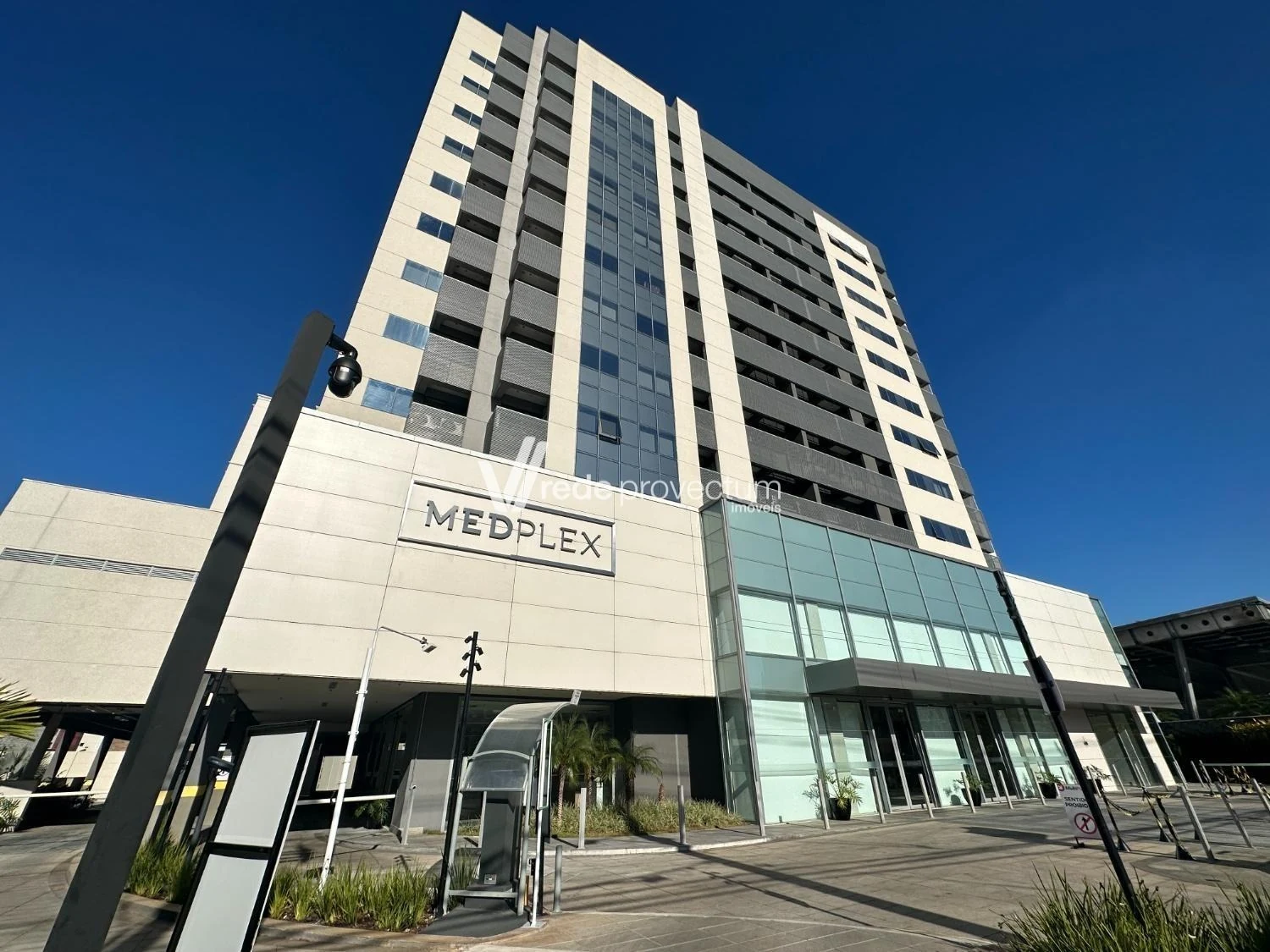 Fachada do edifício Medplex, na Av. Barão de Itapura, Botafogo, Campinas, onde fica o consultório